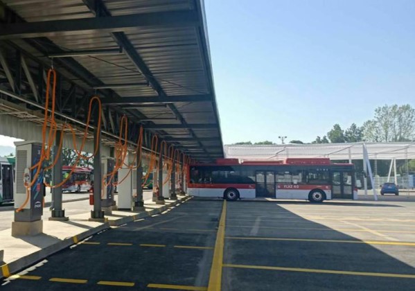 Estación de carga rápida para coche eléctrico, cargador de alta calidad para vehículo eléctrico, APP móvil OCPP comercial CCS 150kw EV DC