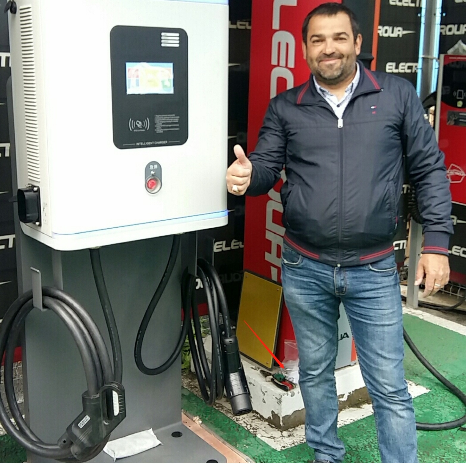 Estación de carga rápida para coche eléctrico, cargador de alta calidad para vehículo eléctrico, APP móvil OCPP comercial CCS 150kw EV DC