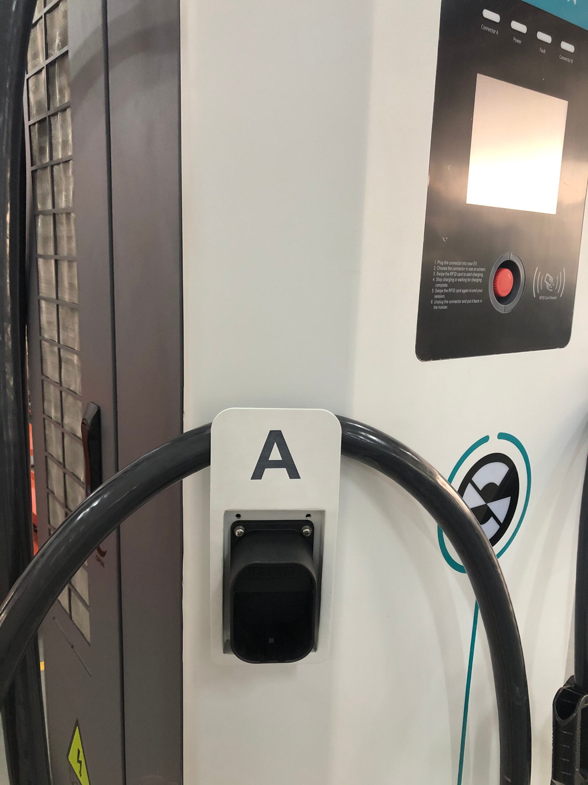 Estación de carga rápida para coche eléctrico, cargador de alta calidad para vehículo eléctrico, APP móvil OCPP comercial CCS 150kw EV DC Estación de carga rápida para coche eléctrico, cargador de alta calidad para vehículo eléctrico, APP móvil OCPP comercial CCS 150kw EV DC